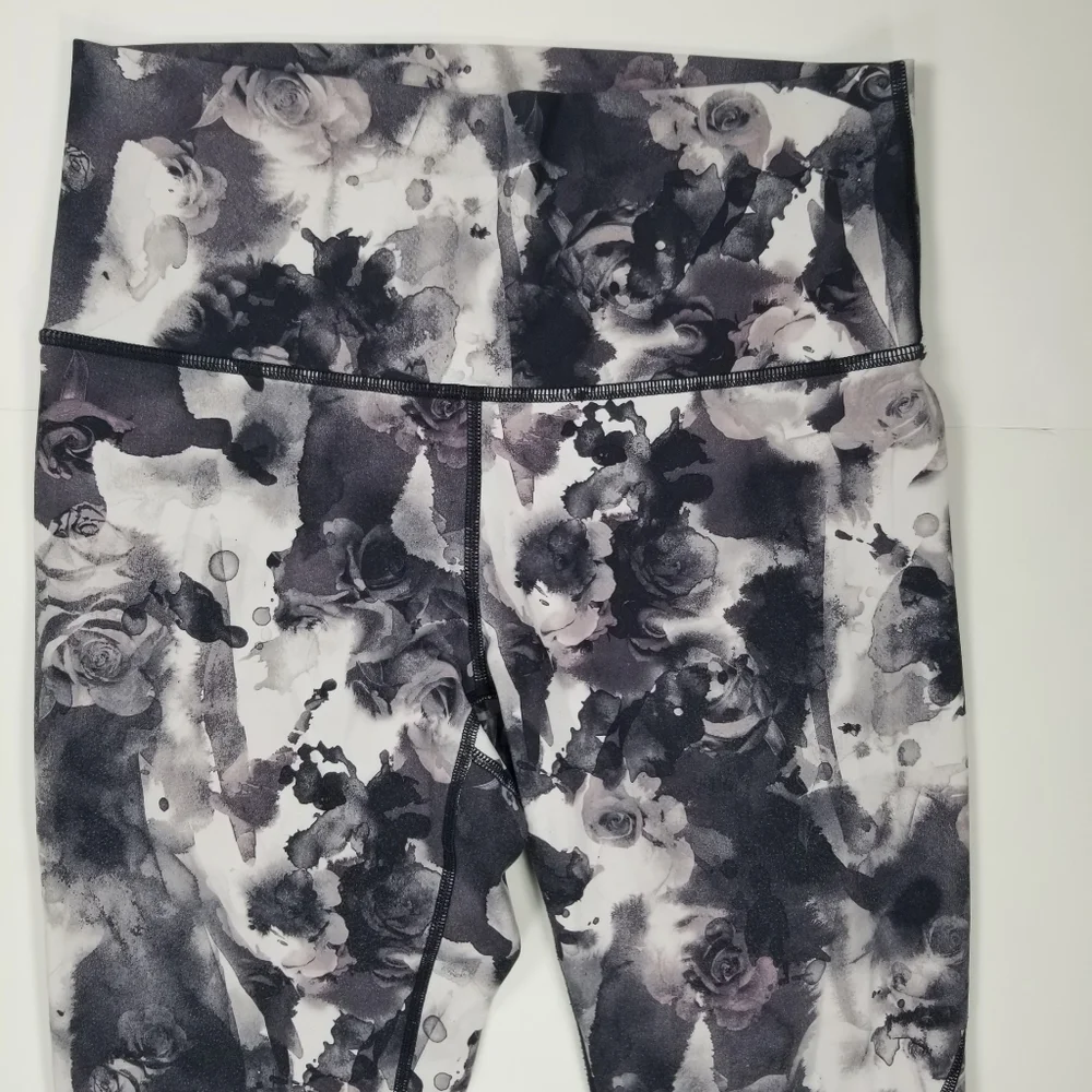 Lululemon Sz 8 Leggings High Rise Back Leg Stitch Gray Floral